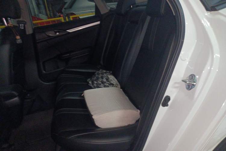 Used Honda Civic 2016 220TURBO CVT Prestige Edition Interior 4