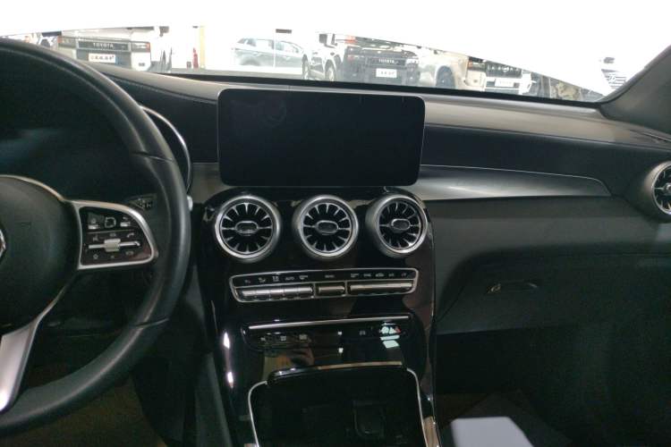 Used Mercedes-Benz GLC 2022 Facelifted GLC 260 L 4MATIC Dynamic Edition Audio And AC Panel
