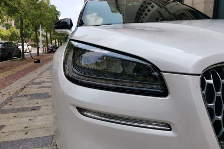 Used Lincoln Corsair 2022 2.0T Two-Wheel Drive Luxury Edition Right Front Headlight