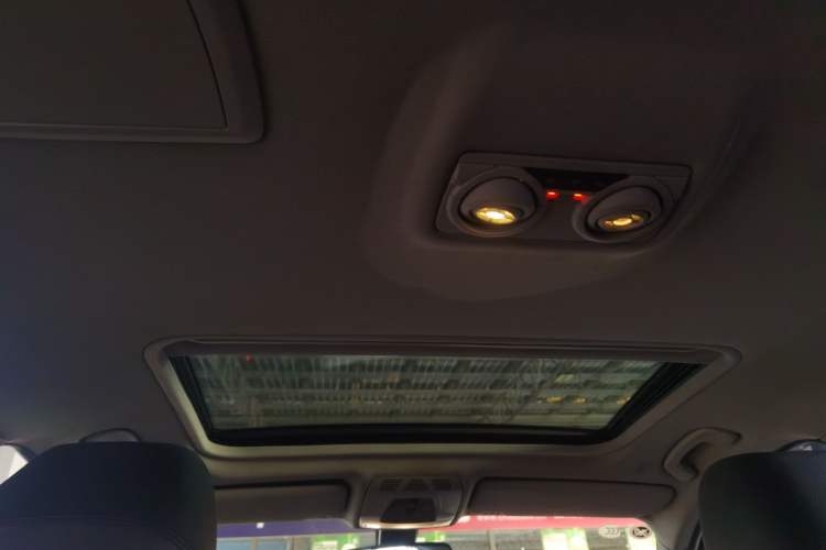 Used BMW 3 Series 2015 320Li Luxury Edition Fashion Model
