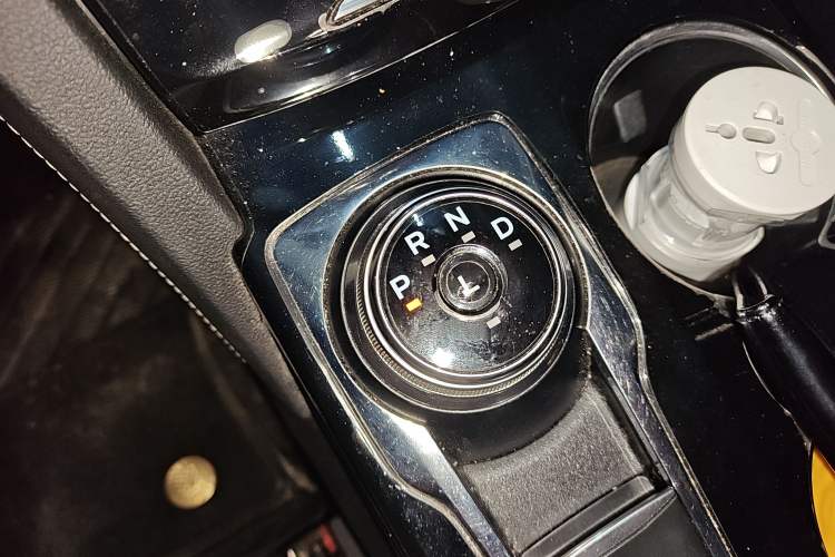 Used Ford Escape 2020 EcoBoost 245 Four-Wheel Drive Luxury Edition Gear Lever