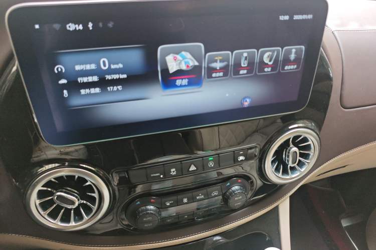 Used Mercedes-Benz Vito 2020 2.0T Elite Version 7 Seats Audio And AC Panel