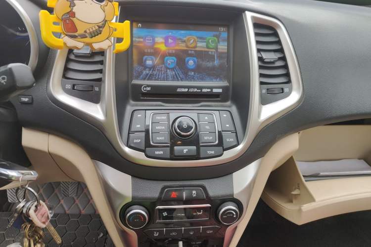 Used CHANGAN Eado 2015 1.6L Manual Luxury Model China V Standard Audio And AC Panel