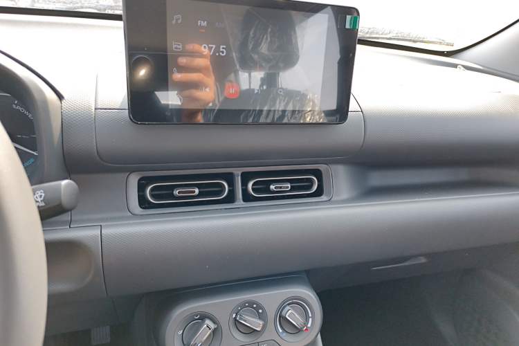 Used Wuling Hongguang New Energy 2024 All-Electric Model 300KM Standard Version
