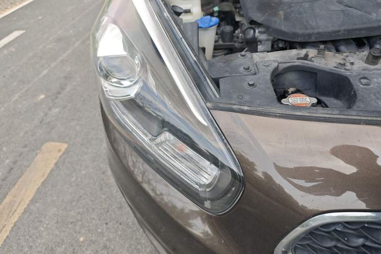 Used Kia Carens 2013 2.0L 7-Seater Automatic Standard Version China V Standard Right Front Headlight