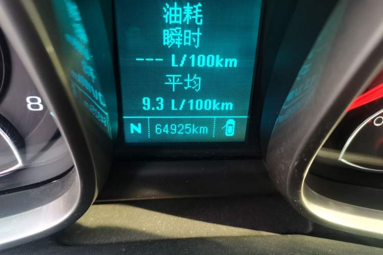 Used Chevrolet Malibu 2014 2.0L Automatic Luxury Edition Odometer Close Up