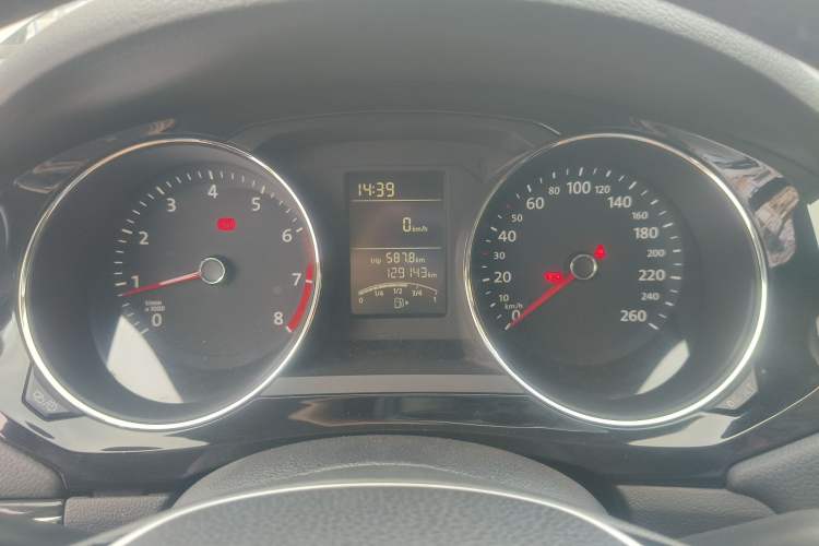 Used Volkswagen Sagitar 2015 1.6L Manual Comfort Model Instrument Cluster