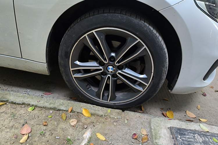 Used BMW 1 Series 2019 118i Fashion Model Right Front Wheel Hub