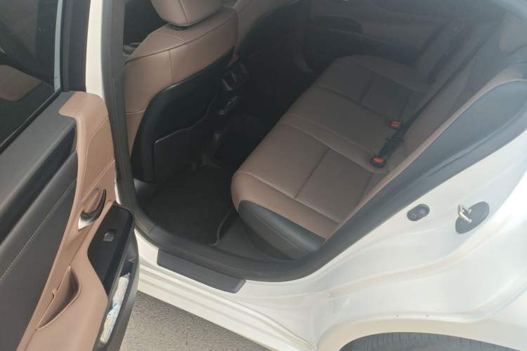 Used Lexus ES 2022 300h Excellence Edition
