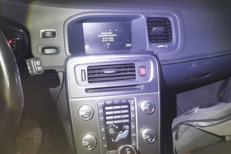 Used Volvo V60 2016 Cross Country T6 AWD
