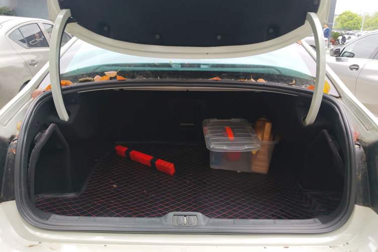 Used Citroen C5 2017 350THP Automatic Luxury Model Trunk