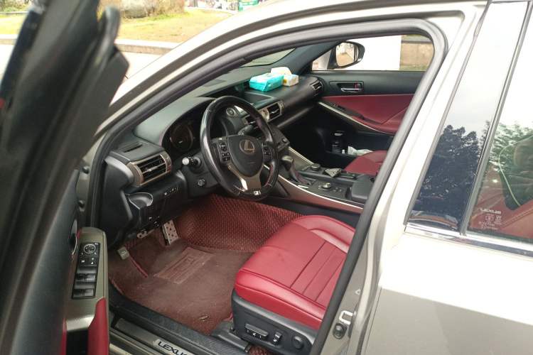 Used Lexus IS 2015 200t F SPORT
