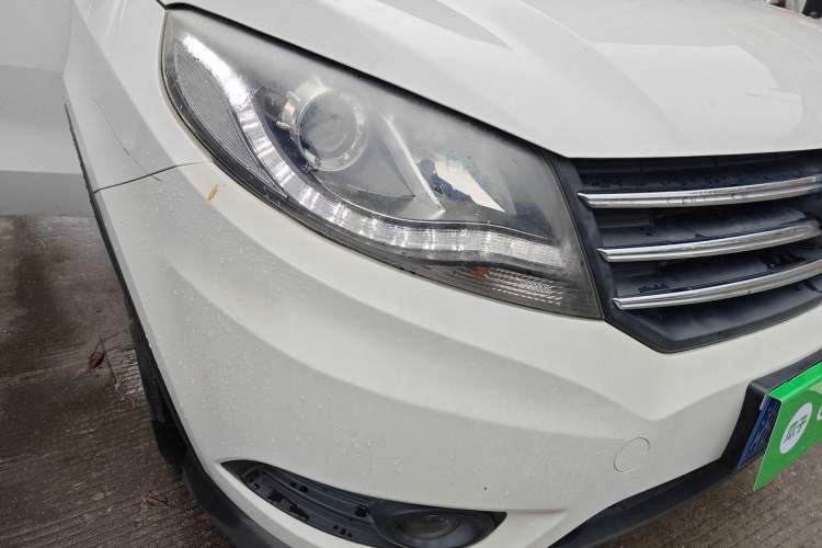 Used Dongfeng Fengon 580 2017 1.5T CVT Comfort Model Right Front Headlight