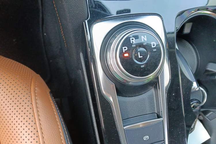 Used Ford Escape 2020 EcoBoost 245 Two-Wheel Drive Smart & Enjoyment Model
