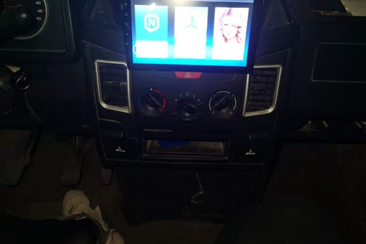 Used Iveco Daily 2017 2.8T V35 Box Truck Low Roof 3-Seater Model 43S5 Audio And AC Panel