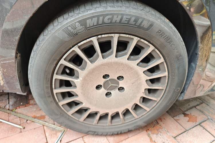 Used Mercedes-Benz V-Class 2020 V 260 Avantgarde Edition Right Front Wheel Hub