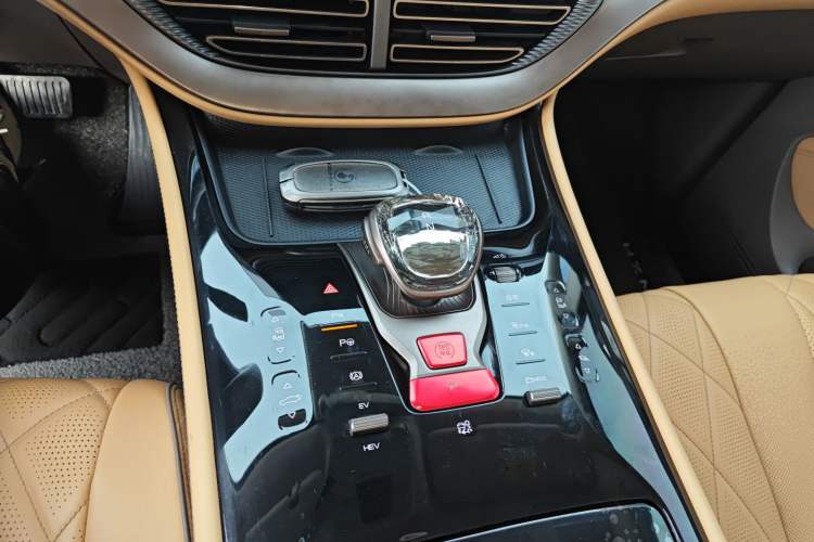 Used Denza D9 2022 DM-i 970 Four-Wheel Drive Flagship Model Gear Lever