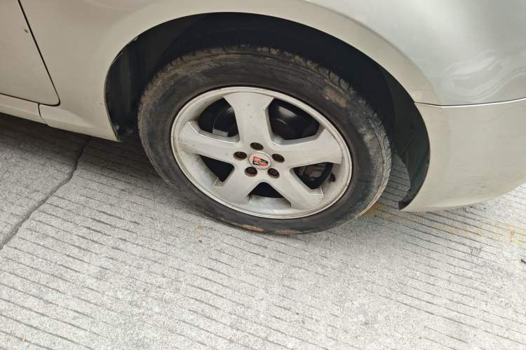 Used Roewe 350 2013 350C 1.5L Automatic Xunyue Edition Right Front Wheel Hub