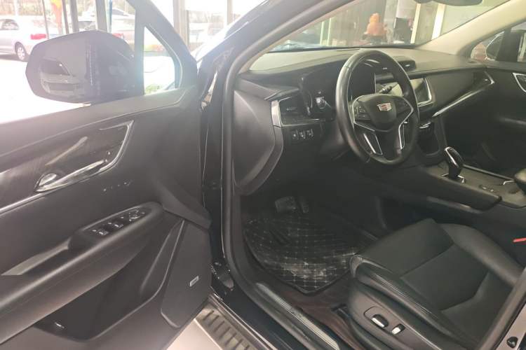 Used Cadillac XT5 2018 25T Luxury Model Driver Seat