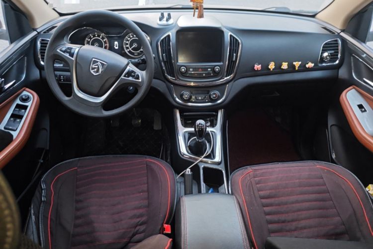 Used Baojun 560 2015 1.8L Manual Elite Edition Center Console
