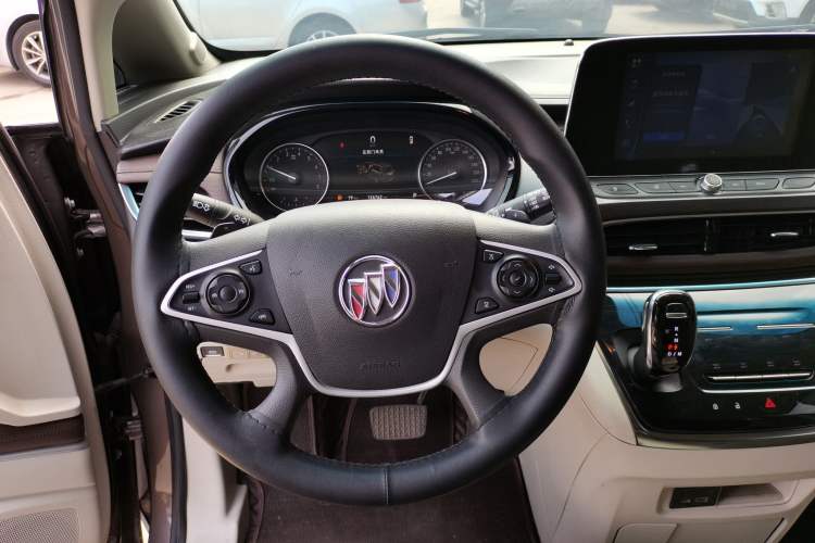 Used Buick GL8 2021 Land Cruiser Executive Class 652T Comfort Model Steering Wheel