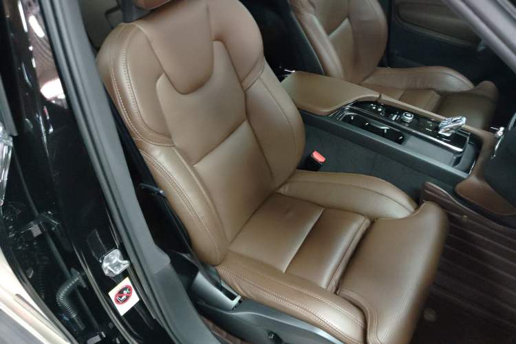 Used Volvo XC90 2021 B6 Luxury Smart Edition 7-Seater Right Front Seat