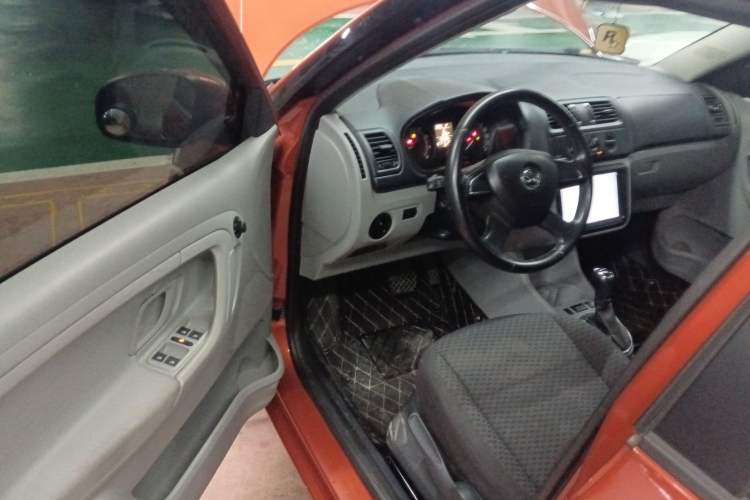 Used Skoda Fabia 2014 1.4L Automatic Crystal Edition
