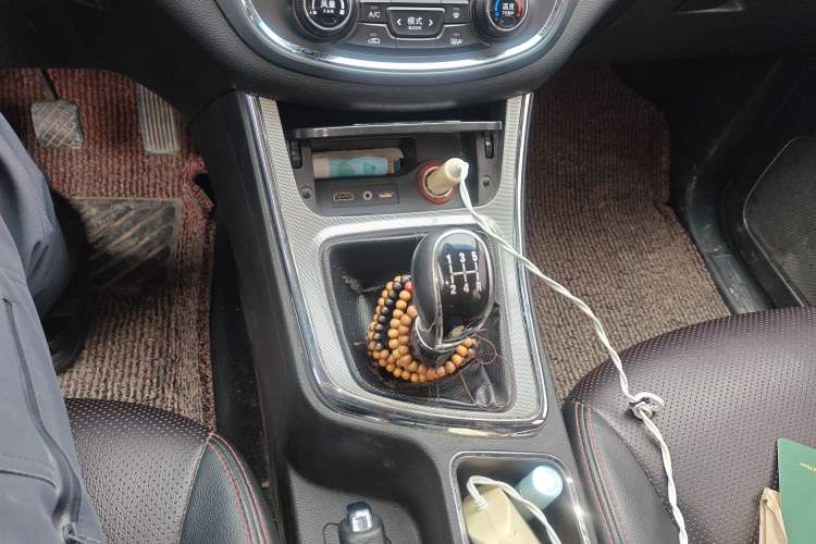 Used Baojun 560 2015 1.8L manual luxury version