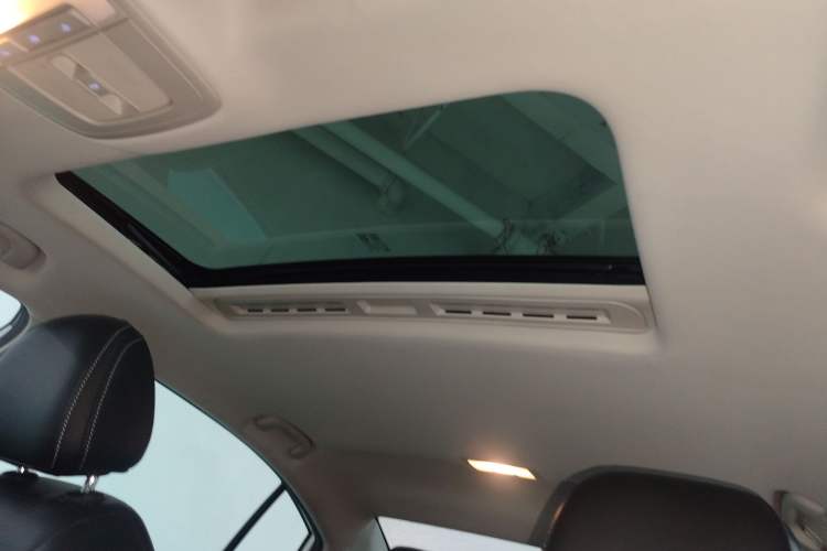 Used Roewe i5 2020 1.5L Automatic 4G Connect Luxury Flagship Edition
