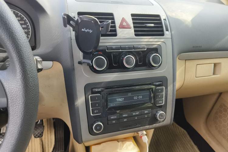 Used Volkswagen Touran 2011 1.4T Manual Zhiya Edition 5 Seats
