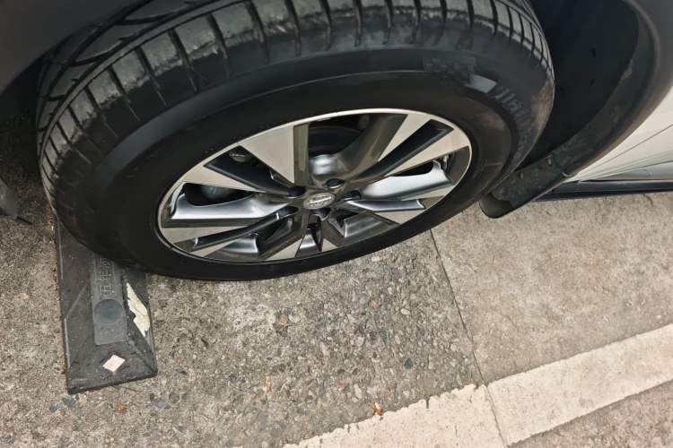 Used Nissan Murano 2021 2.5L XL Two-Wheel Drive Smart Connect Luxury Edition Left Front Wheel Hub