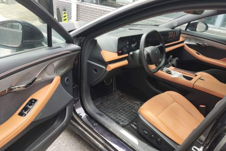 Used VOYAH PASSION 2024 PHEV Four-Wheel Drive Ultra-Long Range Flagship Model Driver Seat