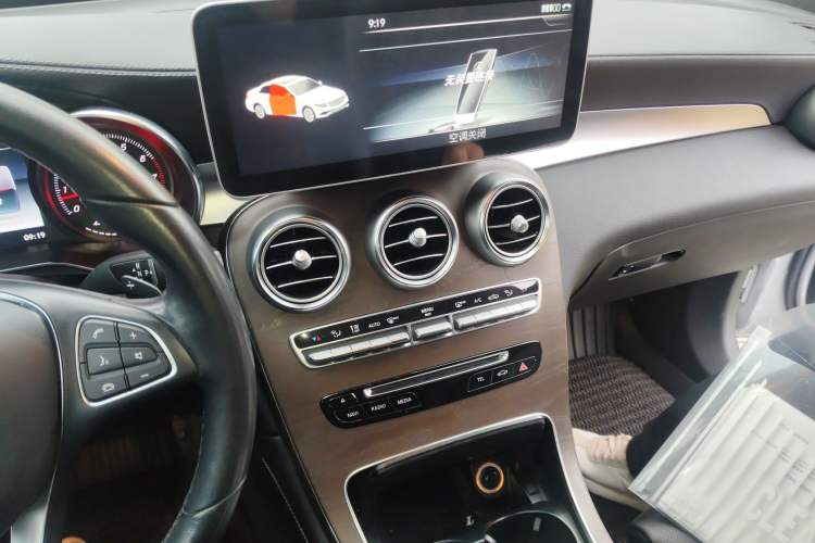 Used Mercedes-Benz GLC 2016 GLC 300 4MATIC Dynamic Model Audio And AC Panel