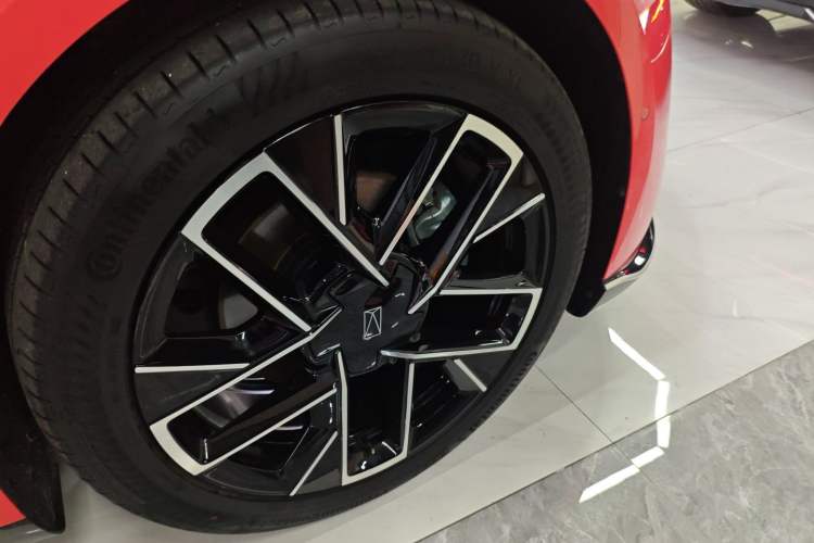 Used Avatr 06 2025 Pro Range-Extended Edition Exterior 5