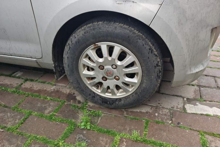 Used Wuling Rongguang V 2015 1.5L Base Version Right Front Wheel Hub