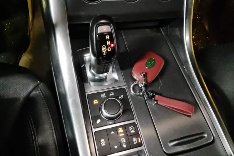 Used Land Rover Range Sport 2016 3.0 SC V6 SE Gear Lever