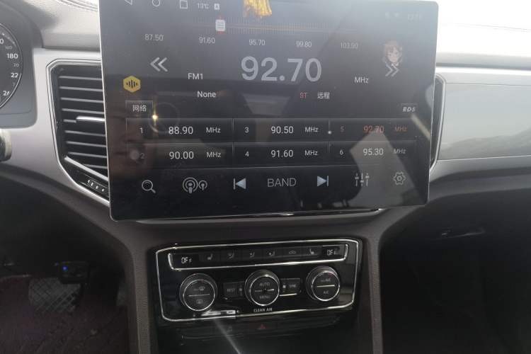 Used Volkswagen Teramont 2017 330TSI Two-Wheel-Drive Luxury Edition Audio And AC Panel