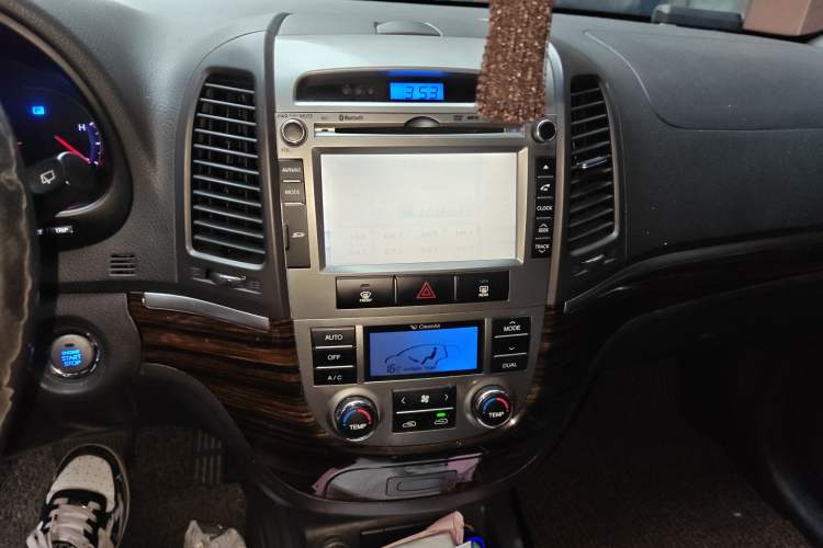 Used Hyundai Santa Fe Classic 2011 2.4 Comfort Edition 7-Seater Two-Wheel Drive