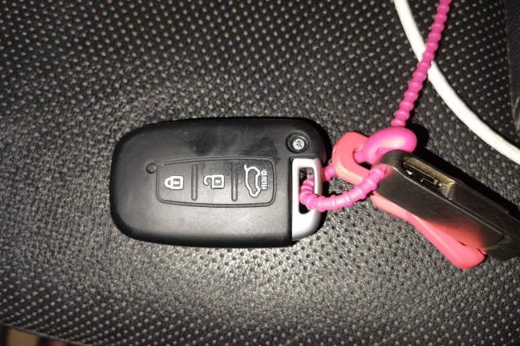 Used Hyundai Sonata 2013 2.0L Automatic Luxury Edition Vehicle Key