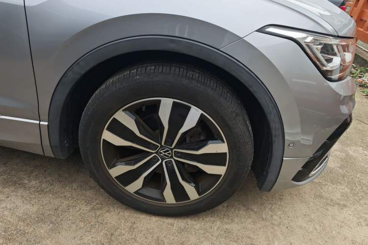 Used Volkswagen Tiguan L 2022 330TSI Automatic Two-Wheel Drive R-Line Flagship Edition Right Front Wheel Hub