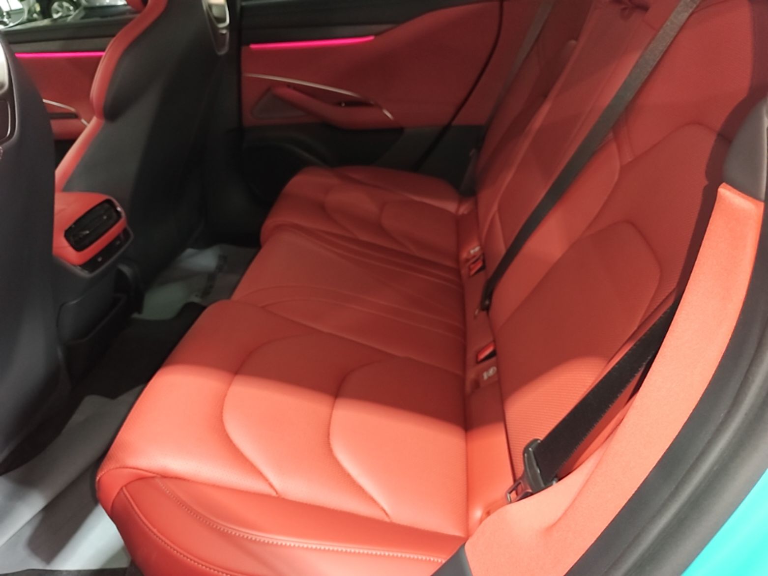 Xiaomi Auto SU7 2024 Four-Wheel Drive Ultra-Long Range Advanced Intelligent Driving Max Edition — снимка 20