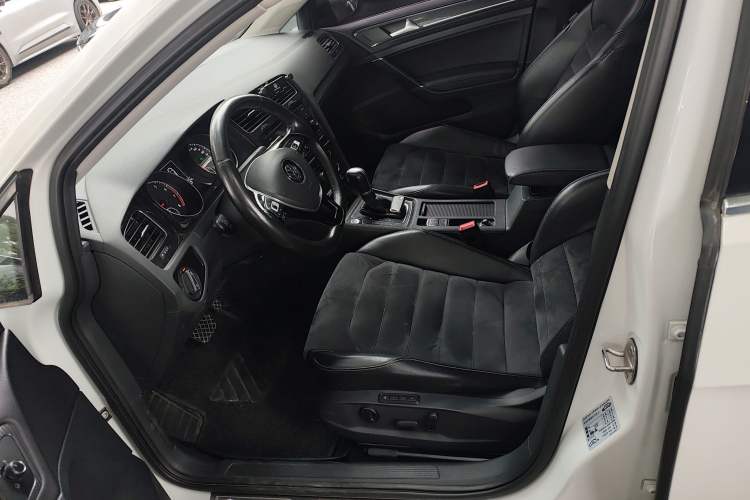 Used Volkswagen Golf 2018 230TSI Automatic Luxury Version Left Front Seat