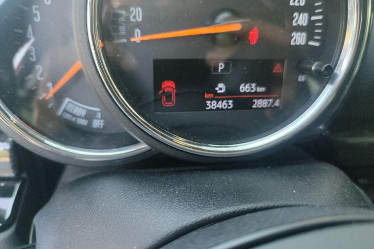 Used MINI Clubman 2019 2.0T COOPER S Odometer Close Up