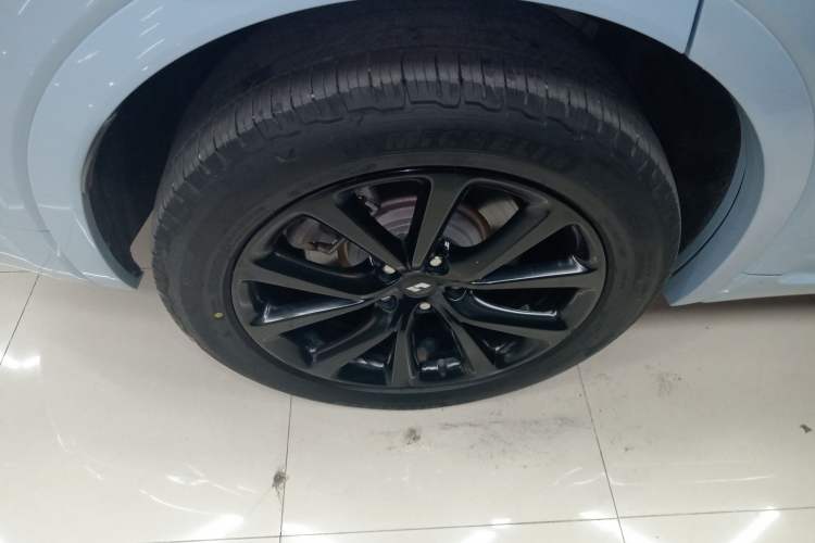 Used Li Auto ONE 2020 Extended-Range 6-Seater Version Right Rear Wheel Hub