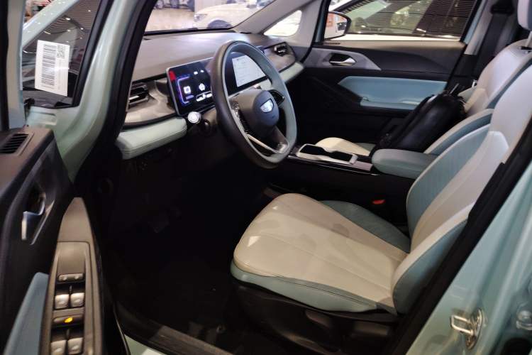 Used Geometry E Firefly 2024 401 km Fluorescent