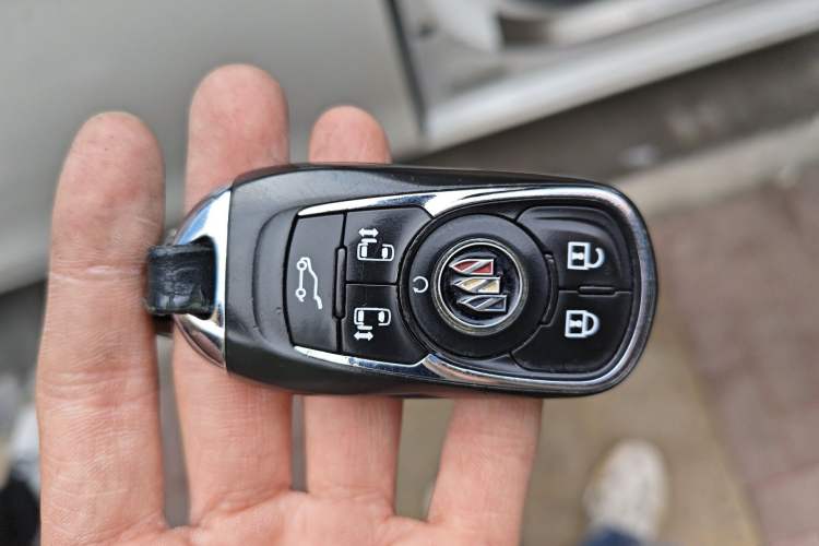 Used Buick GL8 2021 ES Landtrek 653T Luxury Model
