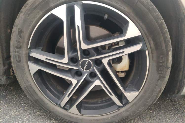 Used Roewe D7 2023 EV 510km Rear-Drive Flagship Edition Right Front Wheel Hub