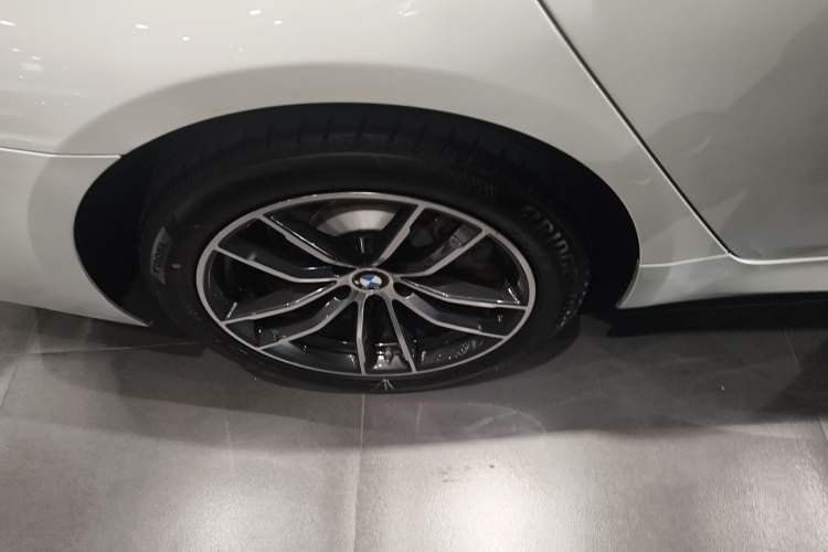 Used BMW 5 Series 2022 Restyled 525Li M Sport Package Right Rear Wheel Hub