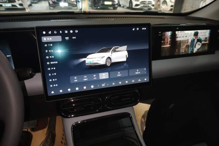 Used Leapmotor C01 2024 Pure Electric 525 Luxury Edition Audio And AC Panel