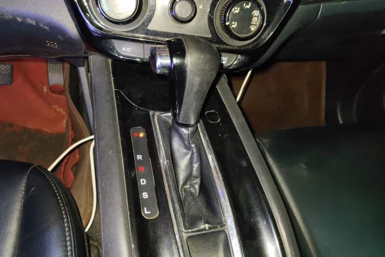 Used Honda Vezel 2015 1.5L CVT two-wheel drive Comfort trim Gear Lever